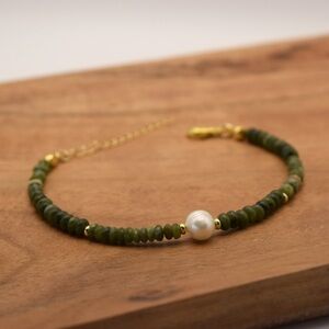Olivine Jade Bracelet with Fresh Water Pearl, Gold Clasp